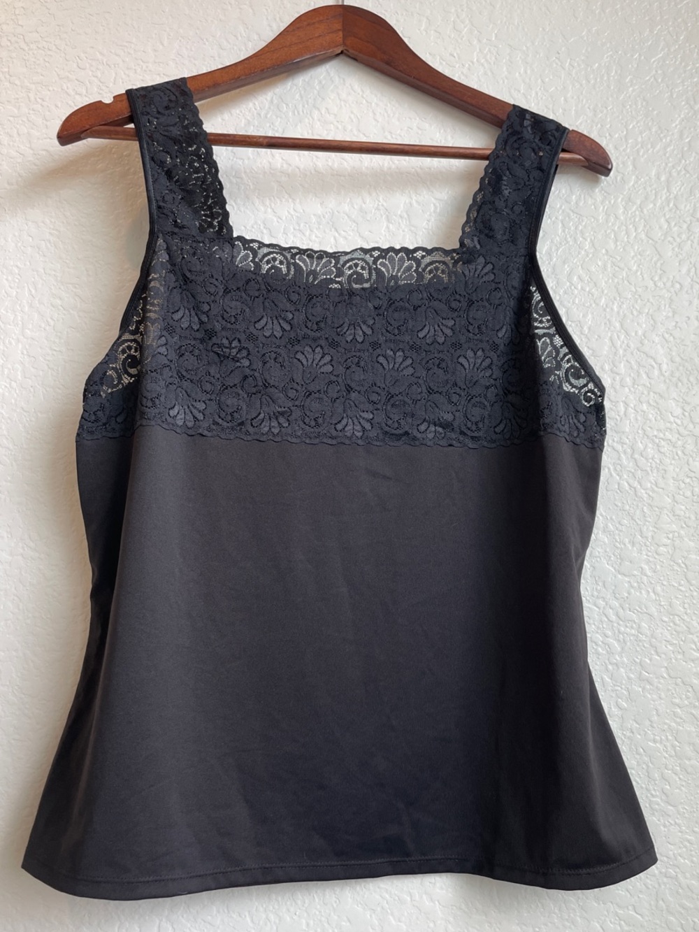 Cinema Etoile Women's Black Lace Yoke Camisole Tank